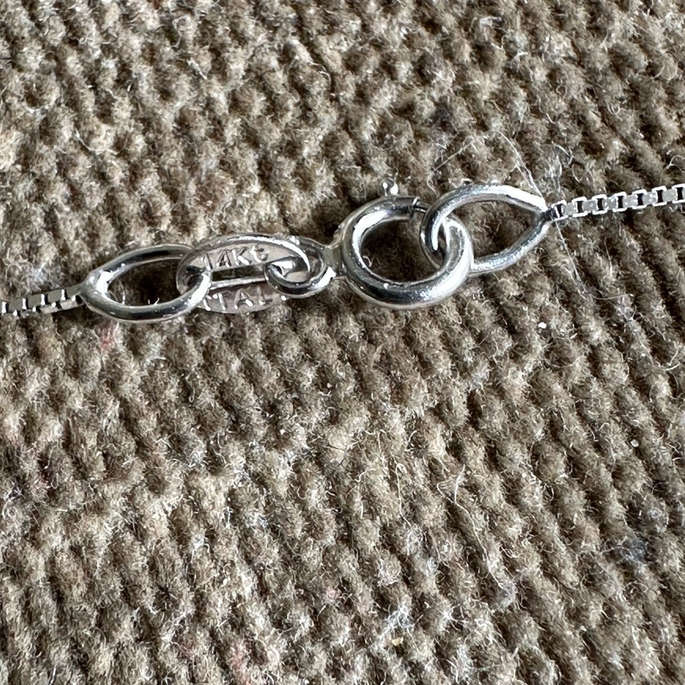 14k Solid Gold & Diamonds Pendant Necklace - Picture 4 of 7